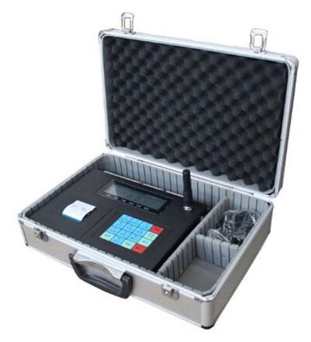 Why Modern Operations Can’t Ignore Crane Scales:5 Critical Benefits You Must Know 1 A portable industrial weighing indicator with a keypad, display, and printer, housed in a padded aluminum case for protection and easy transport.
